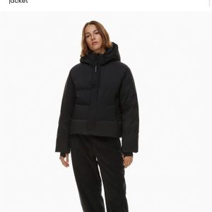 TNA by Aritzia Super Puff crop in 3XS